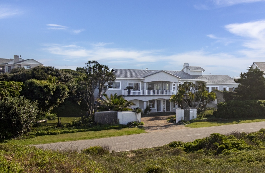 5 Bedroom Property for Sale in West Beach Eastern Cape